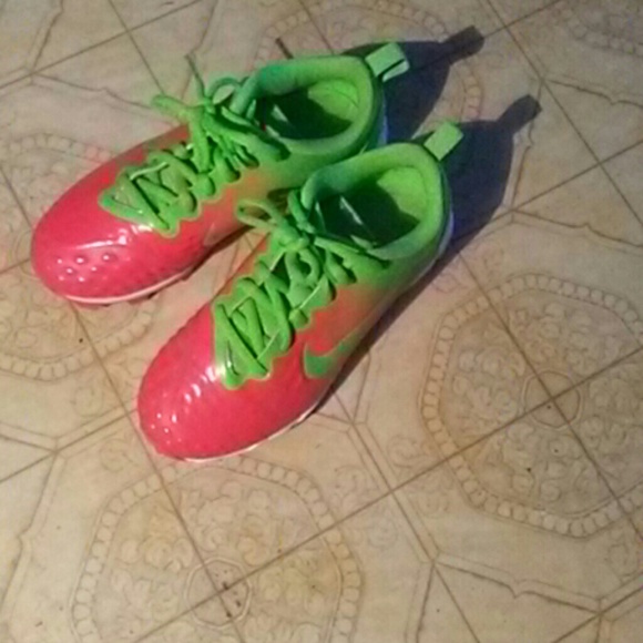Childs Nike cleats - Picture 1 of 3